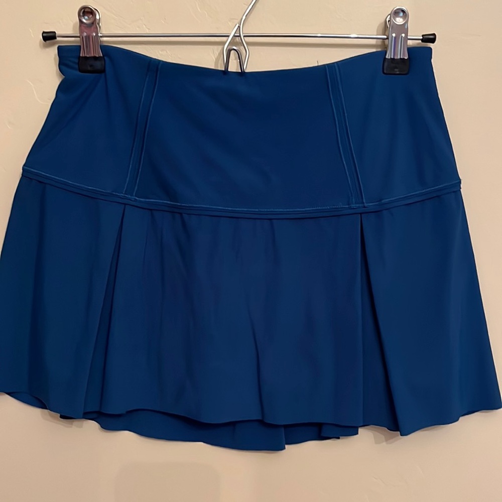 Lululemon skort. Very flattering style. Size 4
